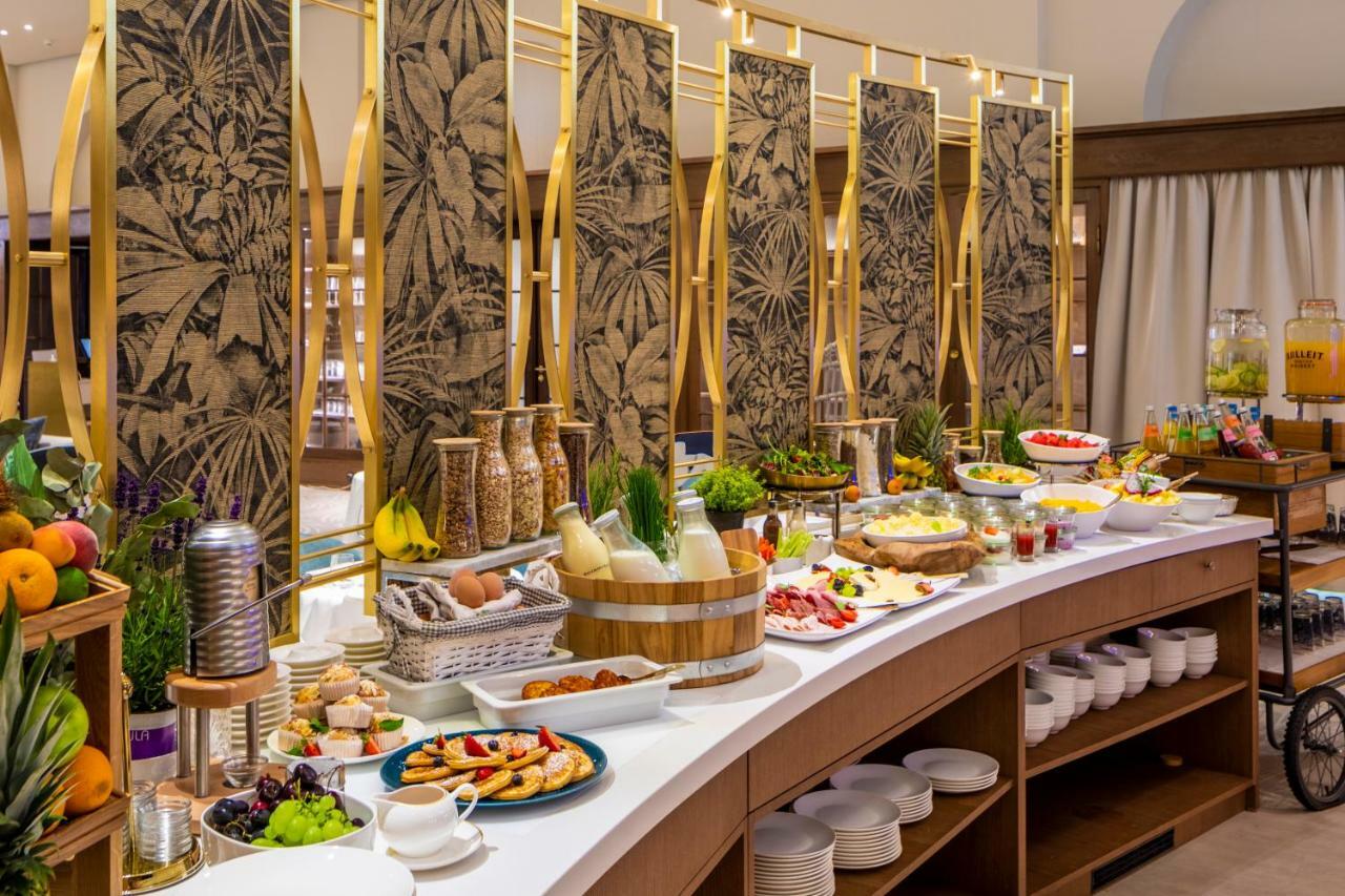 เฟรเซอร์ สวีท ฮัมบวร์ค Hotel ฮัมบูร์ก ภายนอก รูปภาพ A buffet at a hotel