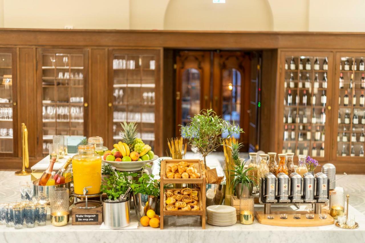 เฟรเซอร์ สวีท ฮัมบวร์ค Hotel ฮัมบูร์ก ภายนอก รูปภาพ A buffet at a hotel